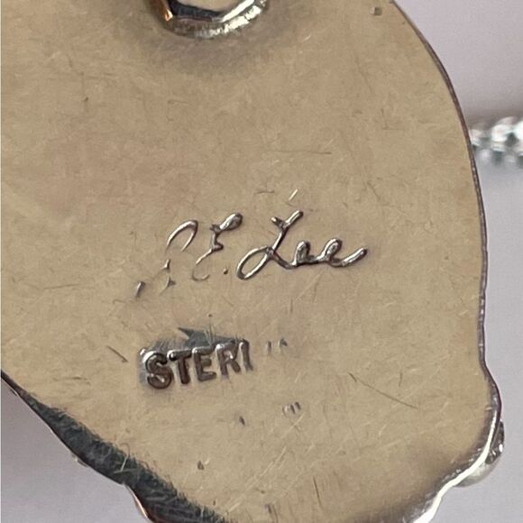 Vintage R.E. Lee Navajo Sterling Silver and Mother of Pearl Pendant Necklace - Picture 8 of 9